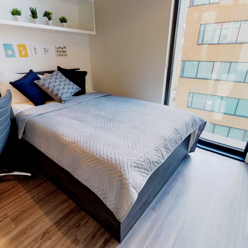 Bronze Studio - Photo 1