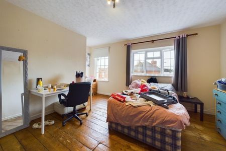 4 bedroom House To Let - Photo 5