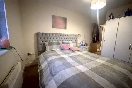 Harrogate Road, Bradford - Photo 2