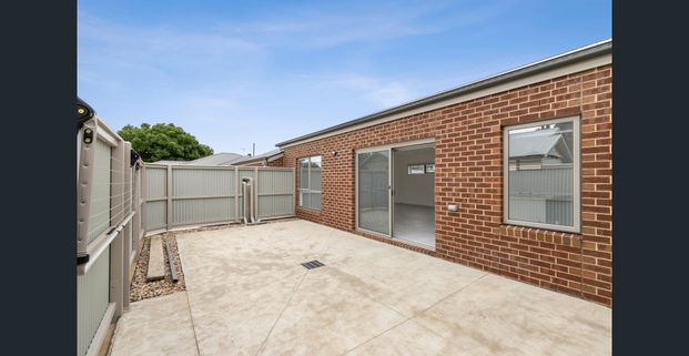 Contemporary living at a convenient location - Photo 1