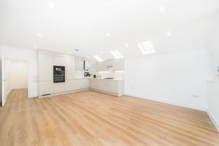 3 bedroom flat to rent - Photo 2