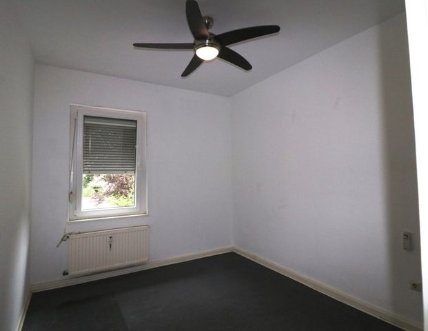 AM RANDE DES BISMARCKVIERTELS – Charmante 2,5-ZI-Whg. mit Balkon und Einbauküche - Photo 1