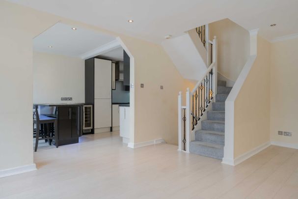 Princes Yard, Holland Park, W11, London - Photo 1