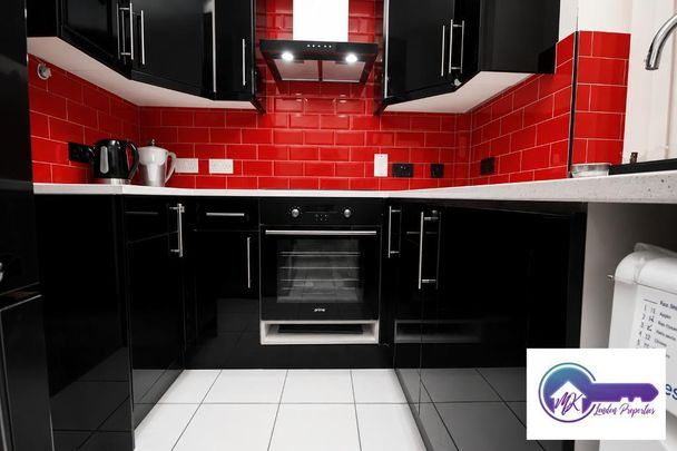 3 Bedroom Flat To Rent - Photo 1