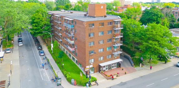 1 Bedroom 1 Bathroom - 5450 Chemin Queen-Mary, Montréal - Photo 2