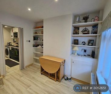 2 bedroom semi-detached house to rent - Photo 4