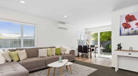 Neat as a pin... - Photo 5