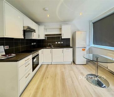 1 bedroom in a flat share to rent - Photo 4