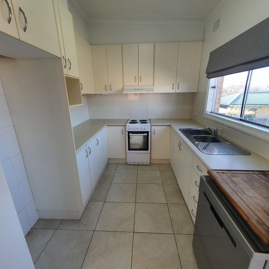 44 Parry Street, Tamworth - Photo 1