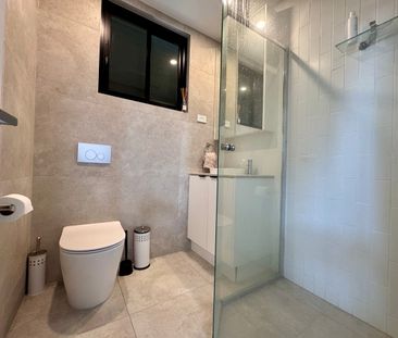 MODERN STUDIO -UTILITIES INCLUDED - Photo 3