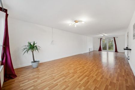 3 bedroom flat to rent - Photo 2
