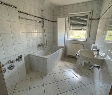 helle 3 Raum-Dachgeschosswohnung mit Balkon, Stellplatz und Rollläd... - Photo 5