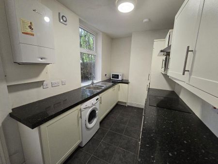 4 bedroom terraced house to rent - Photo 5