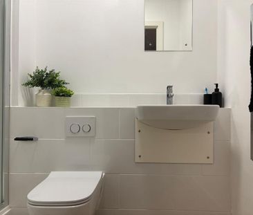 1 bedroom private hall to rent - Photo 4