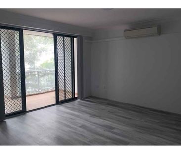 UPDATED 2 BEDROOM UNIT - DON'T MISS OUT ! - Photo 2