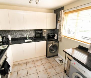 2 bedroom flat to rent - Photo 3
