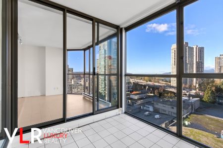 Condo in Downtown Vancouver, BC - Photo 2