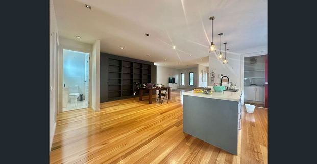 Fantastic Mulgrave double storey House for renting - Photo 1