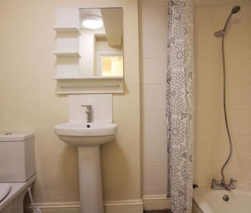 2 bedroom maisonette to rent - Photo 3