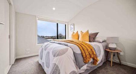 Modern & Stylish Townhouse for Rent – Prime Pt Chevalier Location - Photo 3