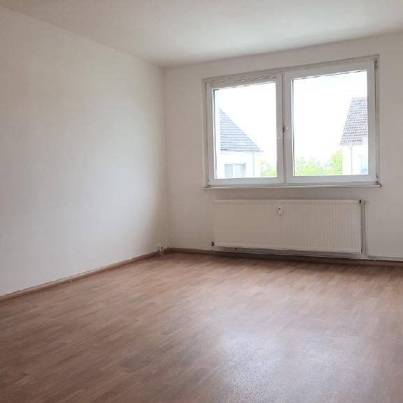 neu renovierte 4 Raum Wohnung im 2.OG - Foto 1