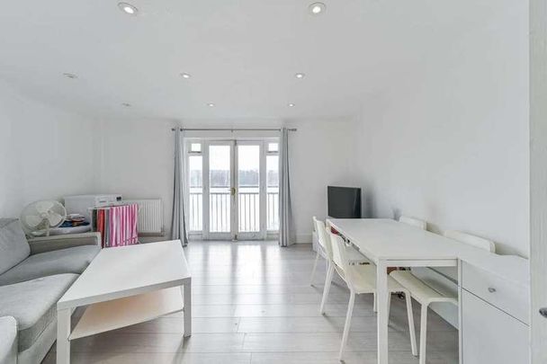 Amhurst Walk, Thamesmead, SE28 - Photo 1