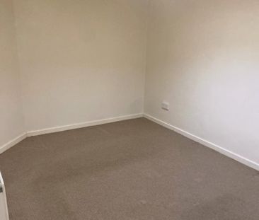 2 bedroom semi-detached bungalow to rent - Photo 4