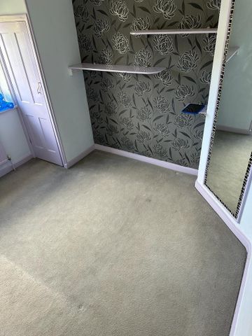 4 bedroom semi-detached house to rent - Photo 5