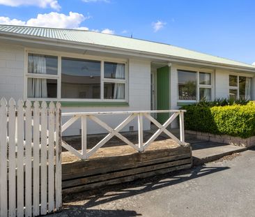 Comfortable 3-Bedroom Home – Lawns Included! Halswell - Photo 6