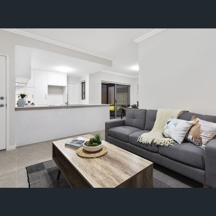 4/123 Forrest Road, Hamilton Hill, WA 6163 - Photo 1