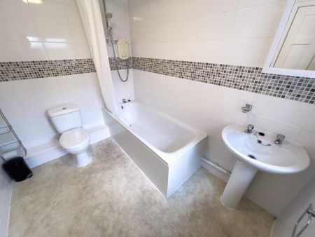 4 bedroom terraced house to rent - Photo 4