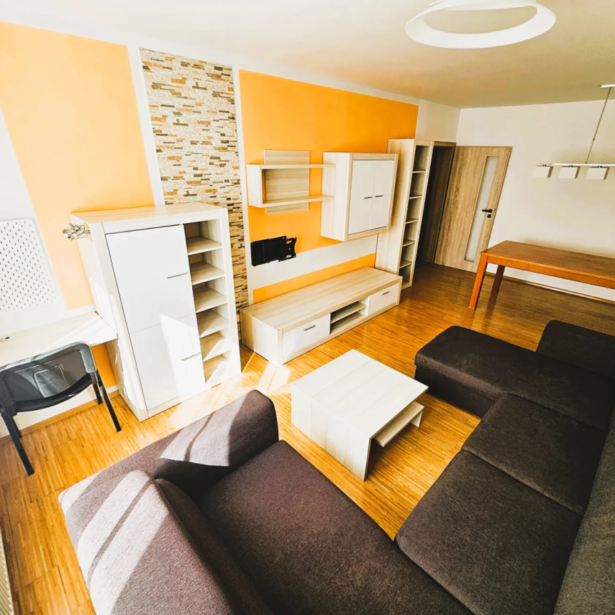 Pronájem bytu 3+1 • 73 m² bez realitkyTuchorazská, Praha - Malešice - Fotografie 1