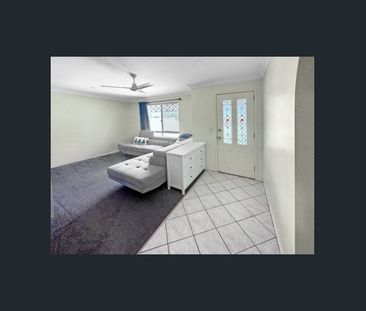 LOWSET FAMILY HOME! - Photo 5