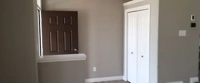 Beautiful Home in Rosenthal for Rent — 3 Bedrooms Main Floor - Photo 1