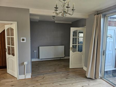 3 Bed End Terrace, Allesley Old Road, CV5 - Photo 3