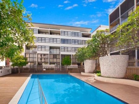 Spacious North Facing 1 Bedroom with Parking - Photo 4