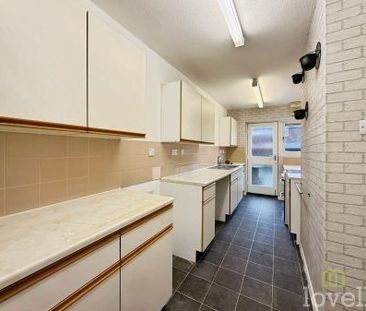 2 bedroom Semi-detached house To Let - Photo 4