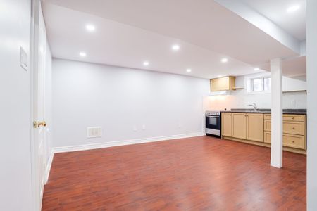 For Lease - 384 Oakwood Avenue Unit# Lower, Toronto, Ontario - Photo 4