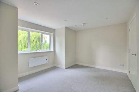 A modern one-bedroom, first floor apartment on Cherry Hinton Road with an allocated parking space. Two miles from Cambridge City Centre. - Photo 2