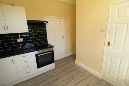 3 Bed Flat To Rent - Photo 5