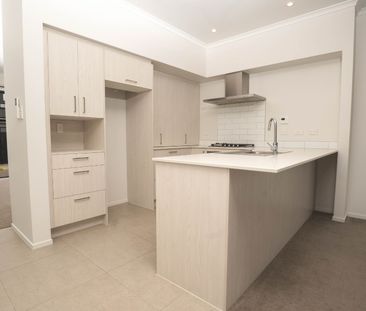 Fantastic in West Hills! - Photo 4