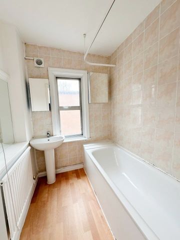 Room in a Shared House, Boundaries Road, SW12 - Photo 4