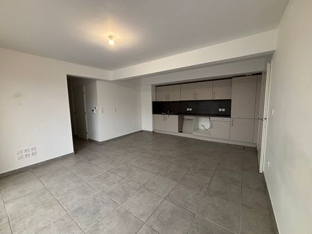 Location Appartement 3 pièces 66m² - Photo 3