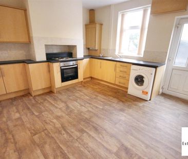 2 Bedroom House - End Terrace To Let - Photo 5