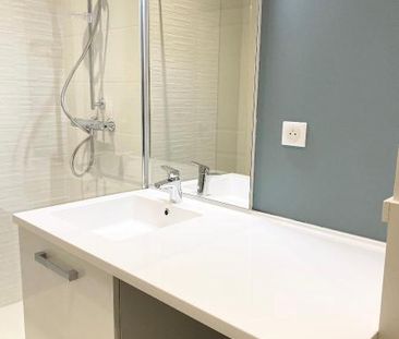 Location Appartement 1 pièce 37m² FONTENAY LE COMTE 85200 - Photo 1