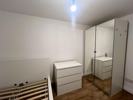 3 bedroom flat to rent - Photo 3