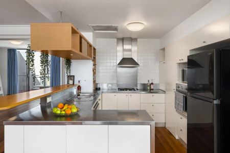 Experience Luxury on the Water - Photo 5