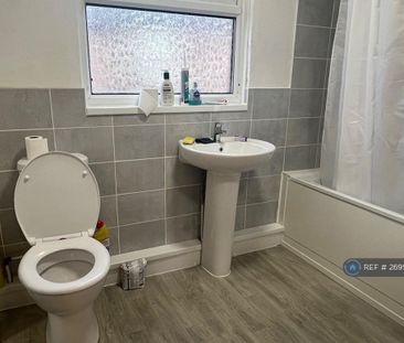 3 bedroom terraced house to rent - Photo 3