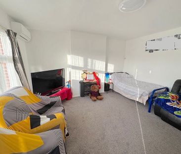 A renovated home close in a prime location - Photo 5