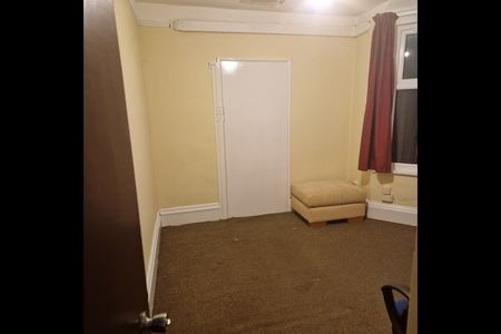 1 Bed Flat, Park Street, LU1 - Photo 2